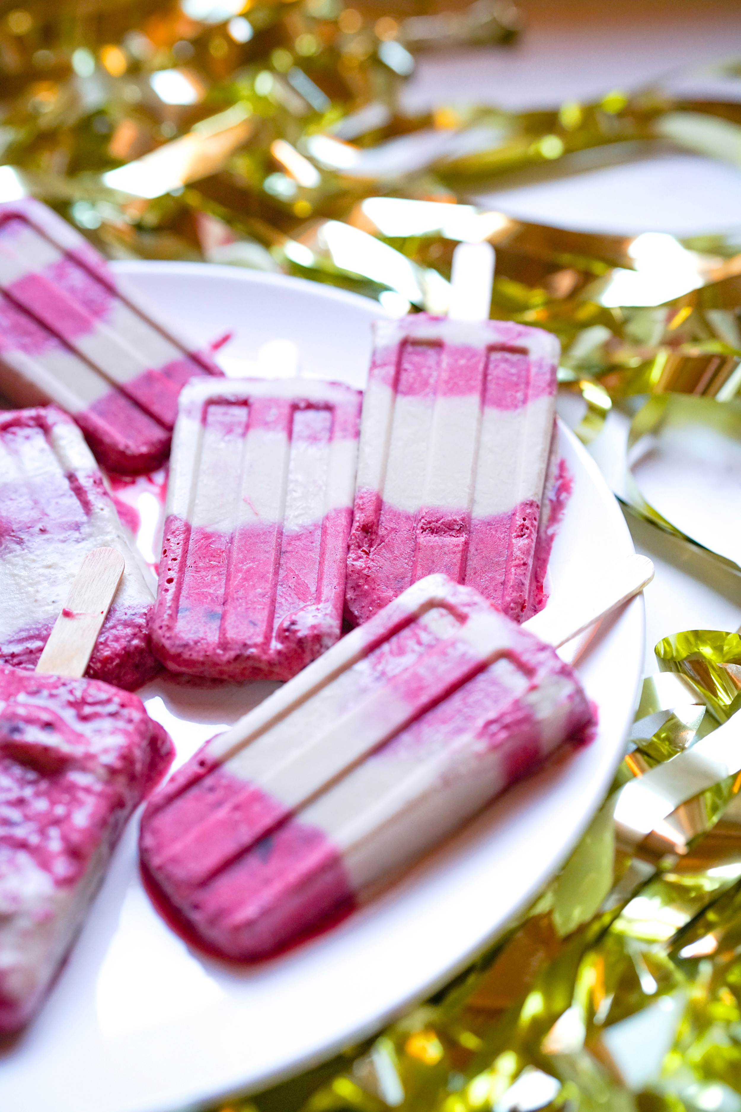 Recipe for Berry and banana unicorn lollies