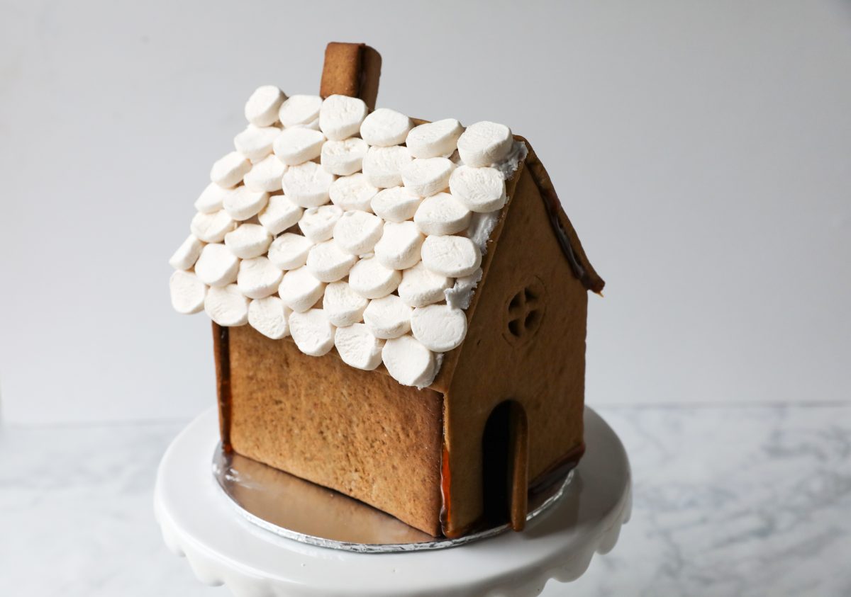 easy step-by step gingerbread house tutorial